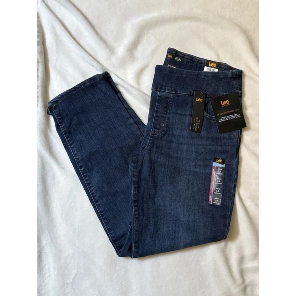 Women’s slim leg sculpting jeans